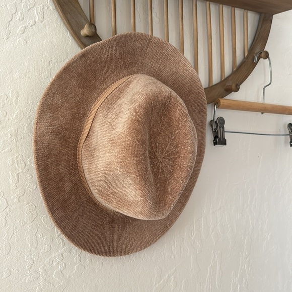 Light Tan Camel Chenille Hat Packable Flexible Brim One Size Fall Staple - Picture 1 of 3